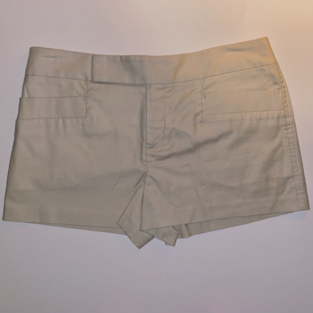 Club Monaco Khaki Shorts Size: 6